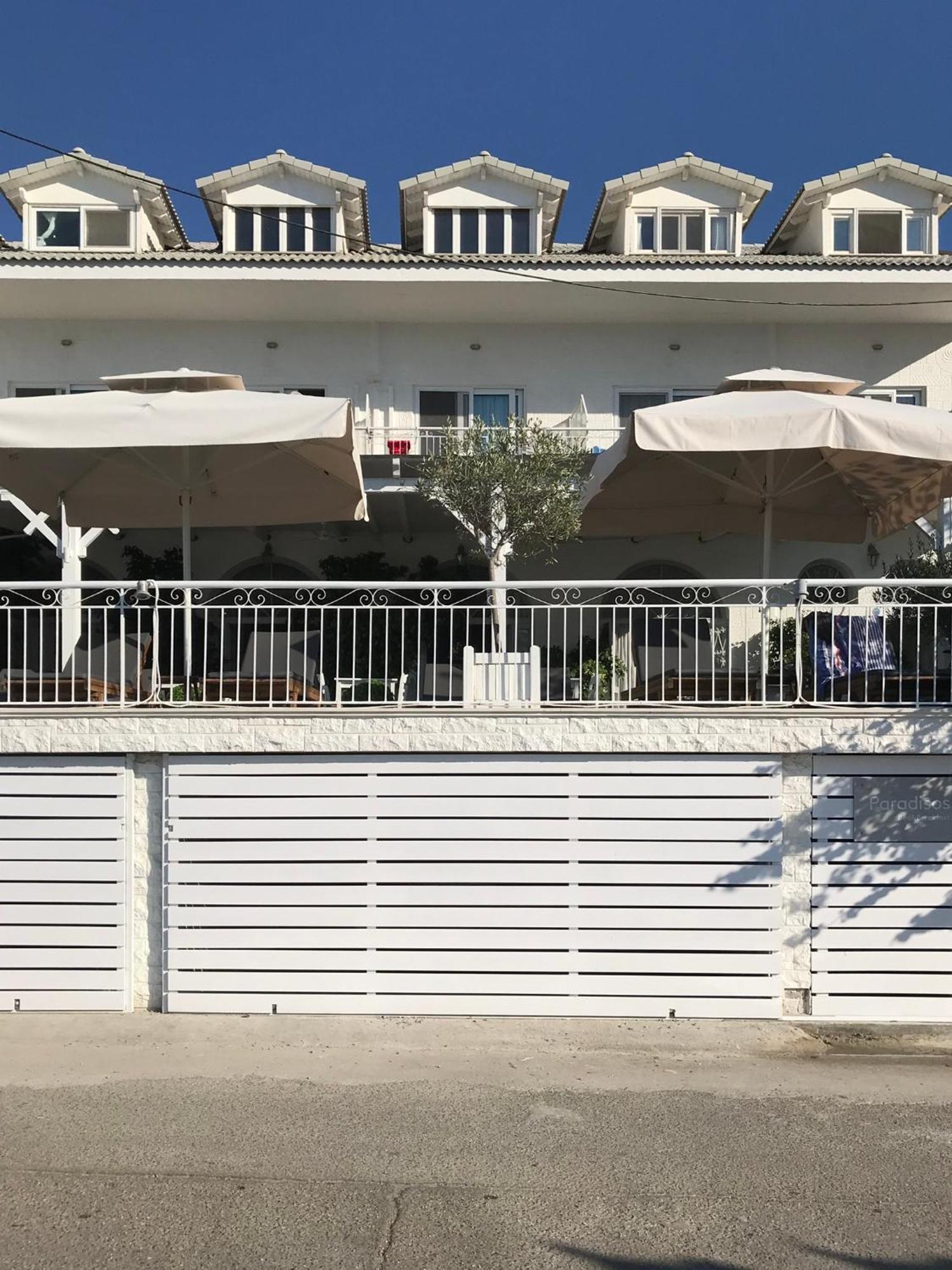 Paradisos Agioi Pandes 外观 照片